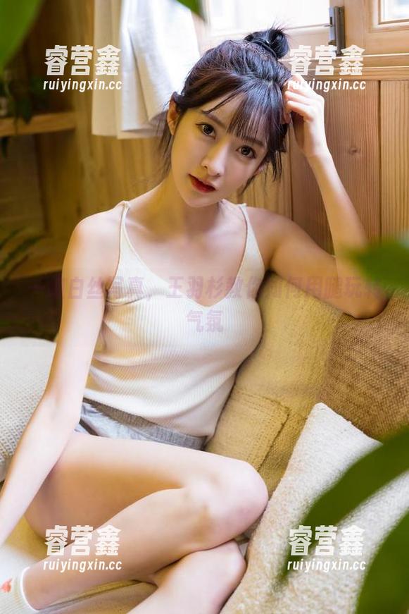 一组白丝写真，王羽杉教你如何用腿玩转气氛