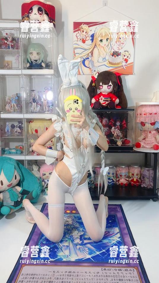 解锁白栎Shirly的少女魅力，美图和图包一起来！