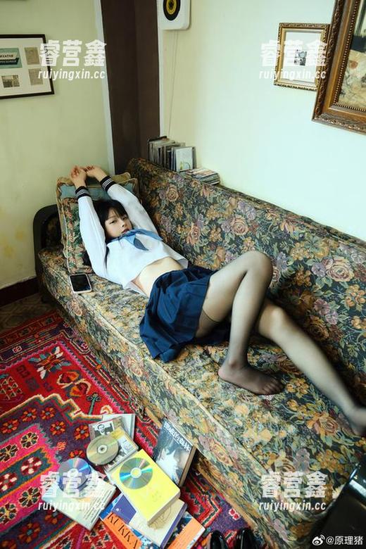 白莉爱吃巧克力 白莉爱吃巧克力日常:我的作品情感满满,图包却藏着我的调皮鬼!