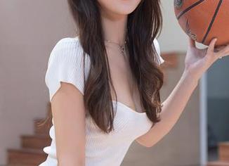 秀人网 – 套图大赏！Elise谭晓彤空姐风，优雅与美丽的完美结合！