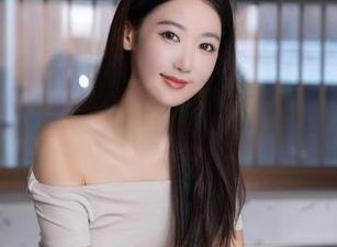 秀人网 – 刚出浴室的Emily顾奈奈酱：免费图片送你洗澡时的快乐！