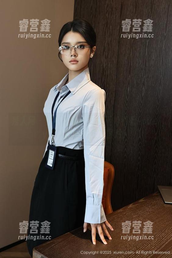 秀人网-Lovely璐璐 秀人网 - 要花钱买牛奶?不如看看Lovely璐璐的奶牛写真图片!