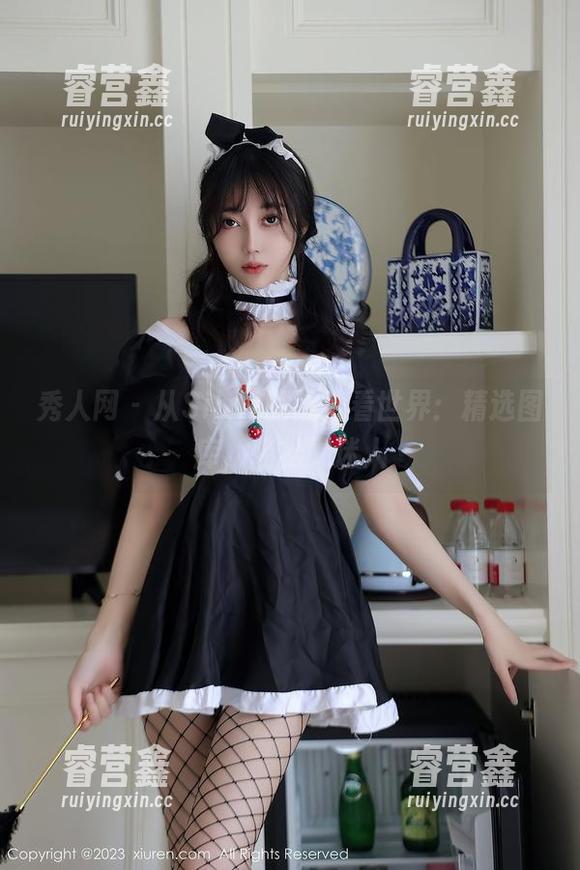 秀人网-sibyl是女巫 秀人网 - 从Sibyl的泳池看世界:精选图库,轻松又迷人