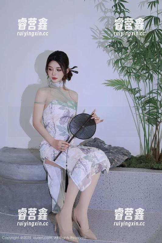 秀人网 - z杯悠悠的厨娘系列：看图，感受我喂食的心酸与快乐！