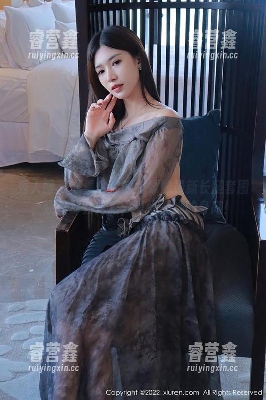 秀人网-你的兔妹妹 秀人网 - 必看!你的兔妹妹最新长腿套图,还是那么抢眼,真怀疑她的身高!
