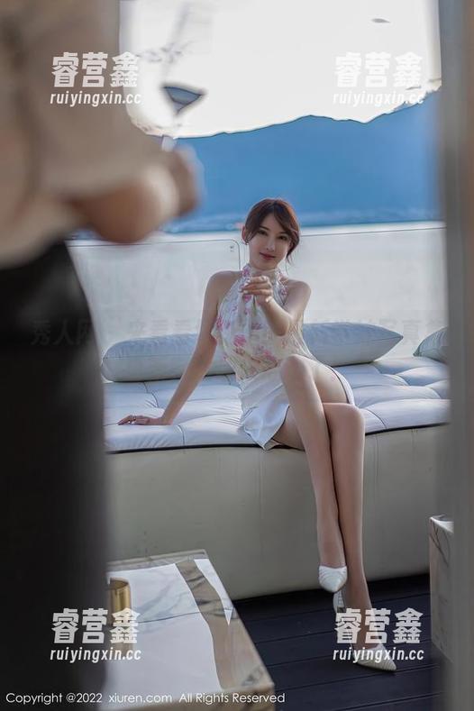 秀人网-坏兔子 秀人网 - 来看看坏兔子的最新学妹写真集更新,太让人心动了!