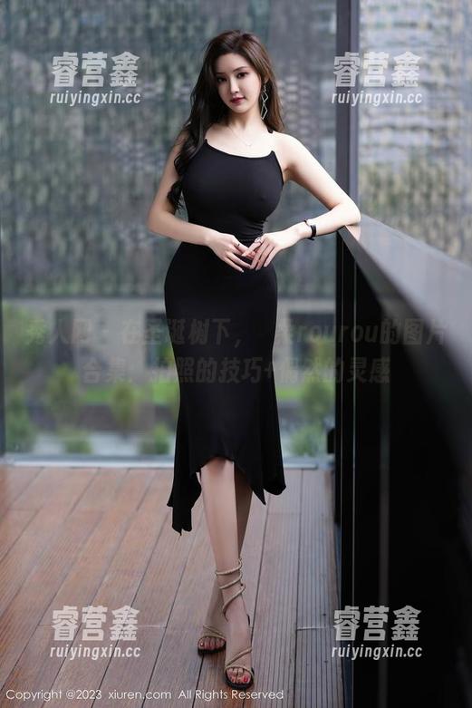 秀人网 - 在圣诞树下，媃柔rourou的图片合集：拍照的技巧+偶然的灵感