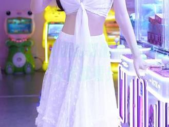 秀人网 – 是小逗逗的制服时光，最新图库想看就看！