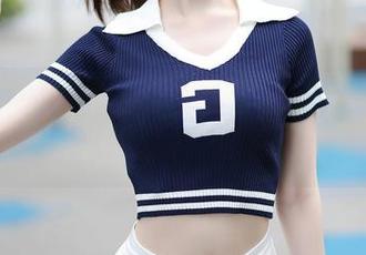 秀人网 – 福利满满——是小逗逗的长腿原图，一脚跨越审美的边界。