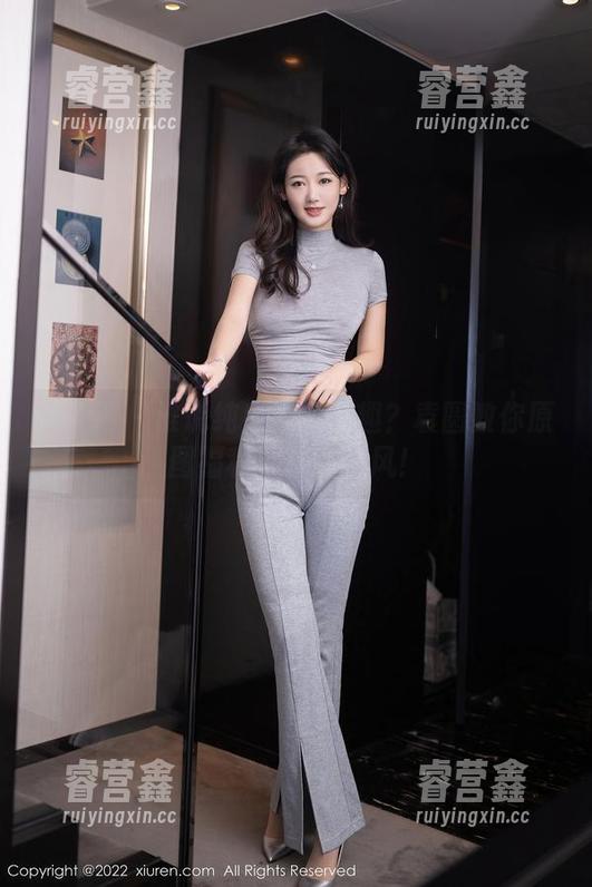 秀人网-袁圆 秀人网 - 谁说纯白不能有趣?袁圆教你原图福利玩转纯净风!
