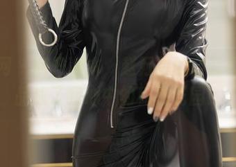 秀人网 – 撇开课本，赵万灵的全套校园作品成了我心中的秘密花园！