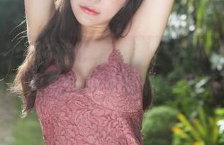 美媛馆 – 牛仔裤也有灵魂？伊小七MoMo最新图包告诉你如何穿出味道