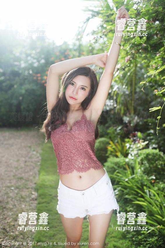 美媛馆-伊小七MoMo 美媛馆 - 牛仔裤也有灵魂?伊小七MoMo最新图包告诉你如何穿出味道