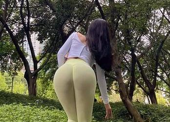 微密圈 – 艾拉·isla的油亮女友私拍，图包带你进入另一个世界！