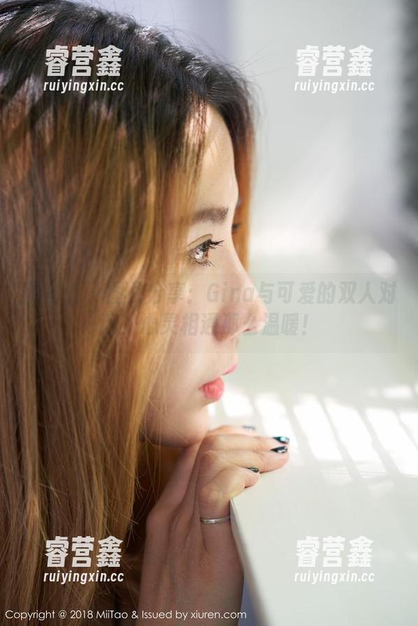 蜜桃社-Gina 蜜桃社 - 图片分享:Gina与可爱的双人对话,心灵相通那么温暖!