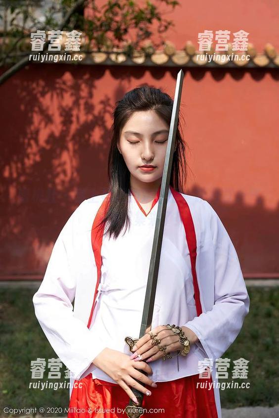 蜜桃社-初月 蜜桃社 - 穿上初月的定制服,瞬间提升气场的图集来了!