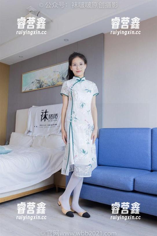 袜啵啵-小沫 袜啵啵 - 小沫的裸足写真:花絮版,脚步轻飘飘上线!