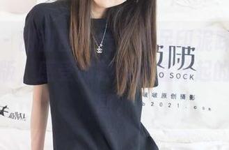 袜啵啵 – 甜甜圈在线！裸足印泥踩脚印剧情花絮版，感受那种从脚底升起的奇妙光感。