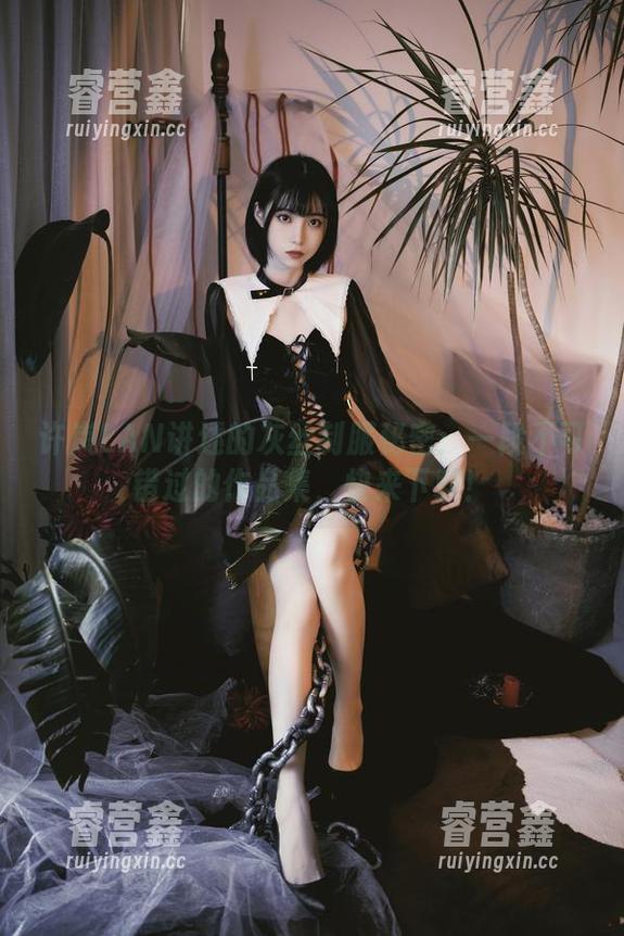 许岚LAN讲述的灰丝制服秘密：一段不可错过的作品集，快来下载！