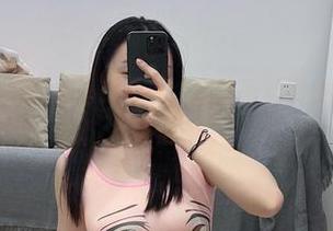 微密圈 – 铁锤姐姐最新写真，红色蕾丝调皮又恬静的对话