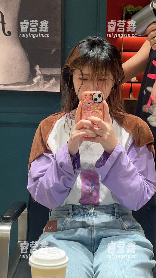 闪月半 闪月半在线:夏季制服与我的沙滩假期计划