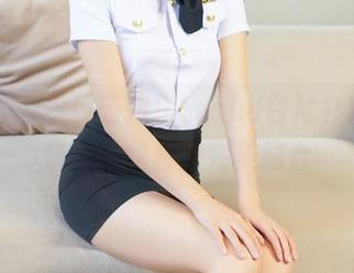 青豆客 – 看！萌琪琪Lrene白衬衫套图，俏皮和优雅的完美结合