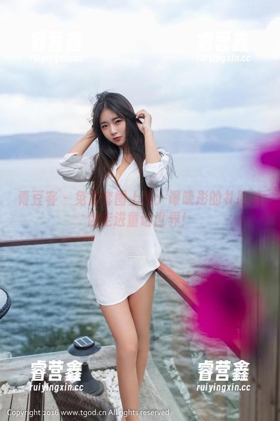 青豆客 - 免费套图上线：谭晓彤的礼服带你走进童话世界！